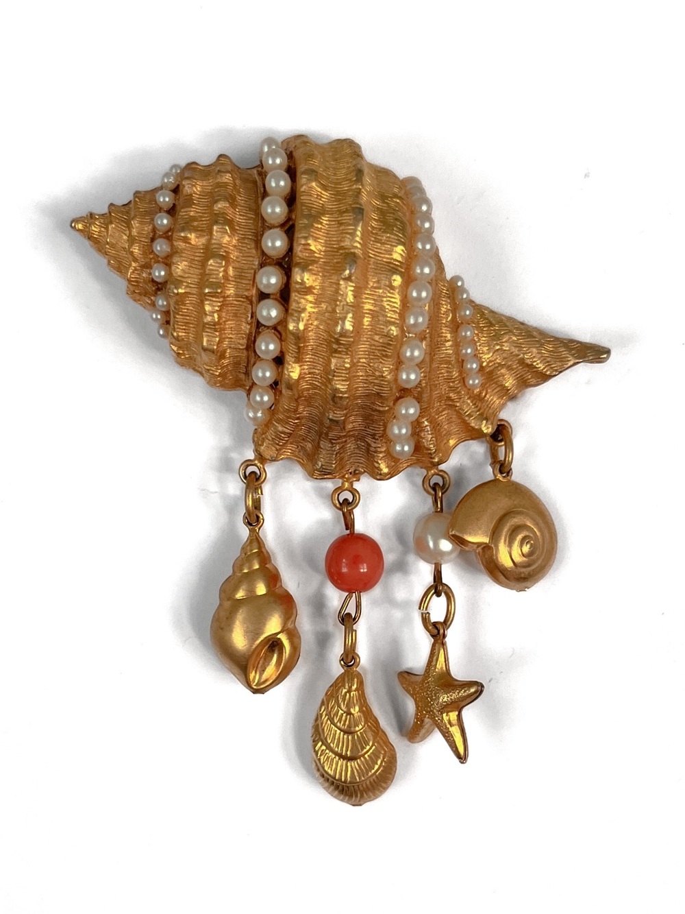 Vintage 80’s Large Seashell Brooch w Dangle Charms Gold tone